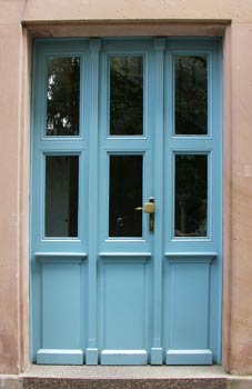 Haustür mit schmalem Seitenflügel rechts